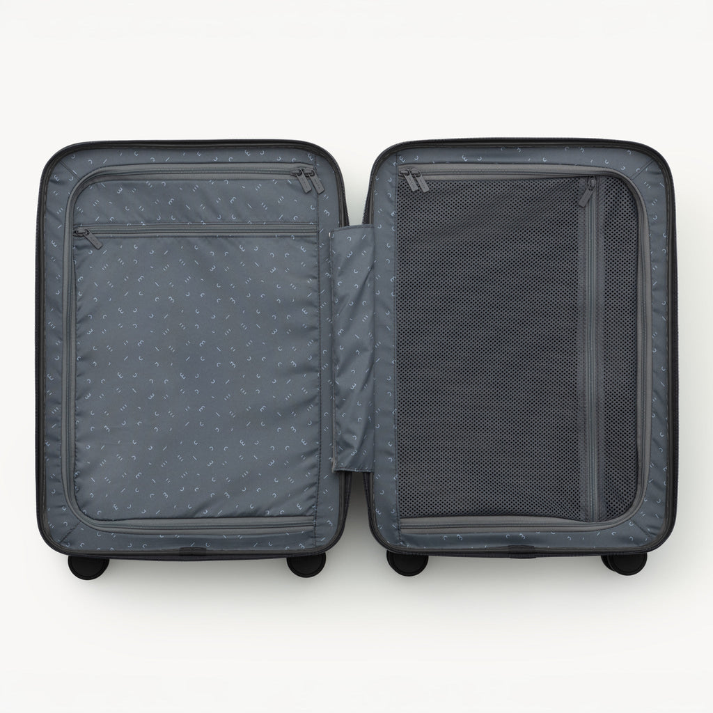 Moln Suitcase - Small Plus - Obsidian