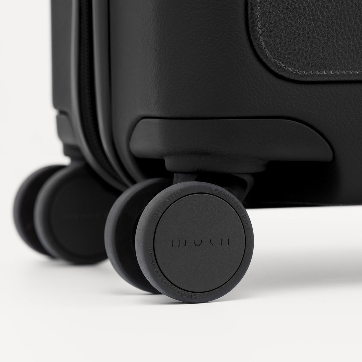 Moln Suitcase - Small Plus - Obsidian